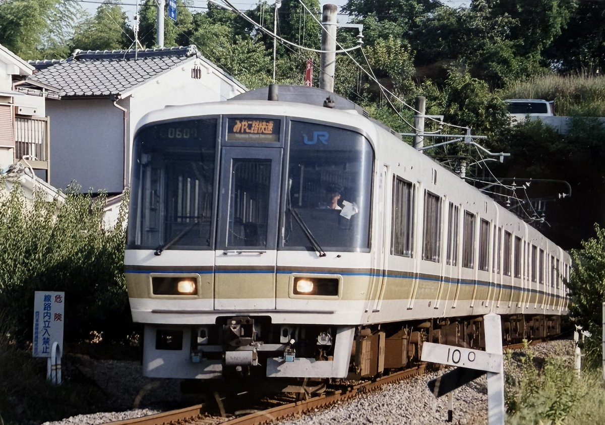 221系の日 #221系 ＊淡路花博のヘッドマークが付いていた頃☺️ ❶❷