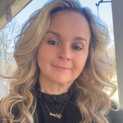#NewProfilePic

My mama would’ve been proud of my voluptuous curls for her funeral❤️