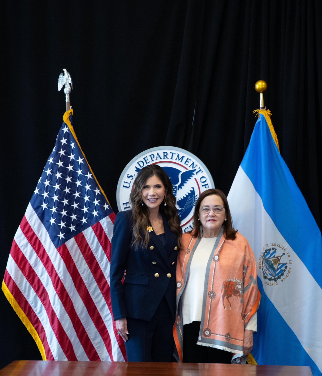 🇸🇻🇺🇸 Sostuve un fructífero encuentro con la Secretaria de Seguridad Nacional, <a href="/Sec_Noem/">Secretary Kristi Noem</a>.

Fue un diálogo directo y constructivo, en el que abordamos los avances de la cooperación bilateral y reafirmamos el compromiso de fortalecer aún más la relación en áreas de interés en común.