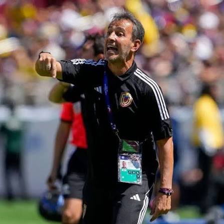 Lo último sobre el nuevo DT de La Sele

Habrá reunión con Fernando Batista. Posiblemente el lunes.

Si el lunes se entrevista a Batista, el miércoles, sesionarán los federativos para recibir el informe de Ronald González sobre las charlas con los DTS.