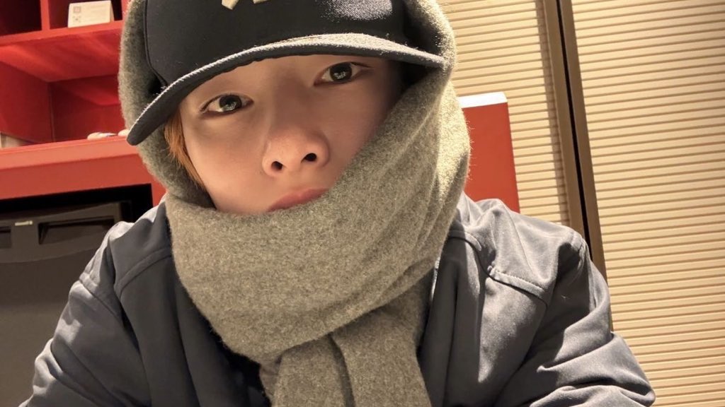 heyouin's tweet photo. ͙͘͡★。°⋆ ༘ #hyuninau ࿔ ⋆✴︎˚⋆ .ᐟ
(time to go obsolete, hyunin)
sorunu çözemiyorsam büyütürüm diyip eski sevgilisine mesaj atan jeongin bu kadar hızlı pişman olacağını tahmin etmemişti https://t.co/7zD7QbNPzn
