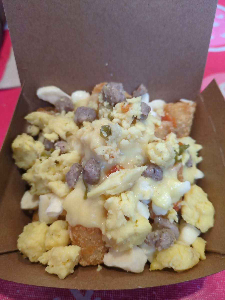 itstoddles's tweet photo. @McFranchisee @TheGwilliam @McDonaldsCanada They have an hollandaise wrap  that used to be available last year it wasn't too bad but nothing I'd run for mind you the picture I've seen around of the poutine doesn't make me want to run for one lol https://t.co/CbVsVEaEpN