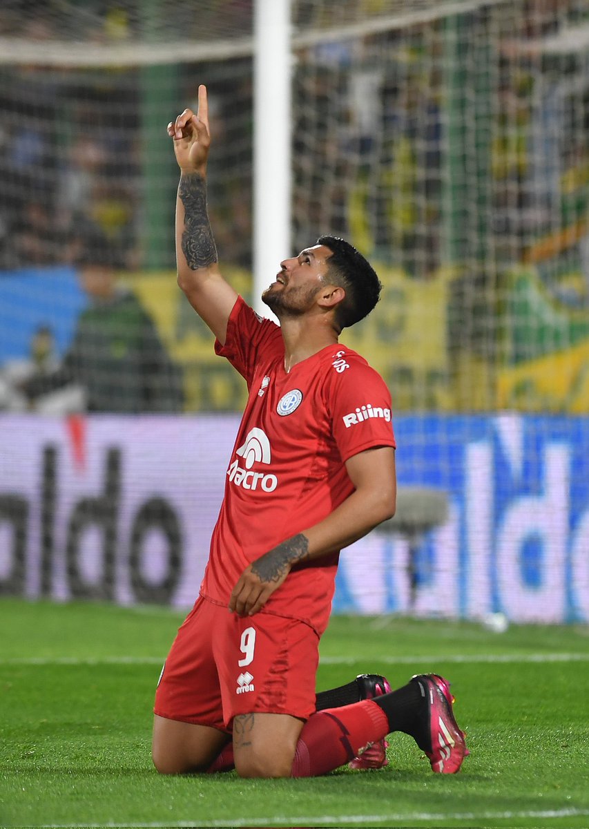 Antes de caerle a cualquier otro, de buscar responsables, veamos por qué Belgrano hoy no cerró el partido haciendo el 2-0. 

Tenemos 2 nueves de supuesta jerarquía y ninguno hace goles