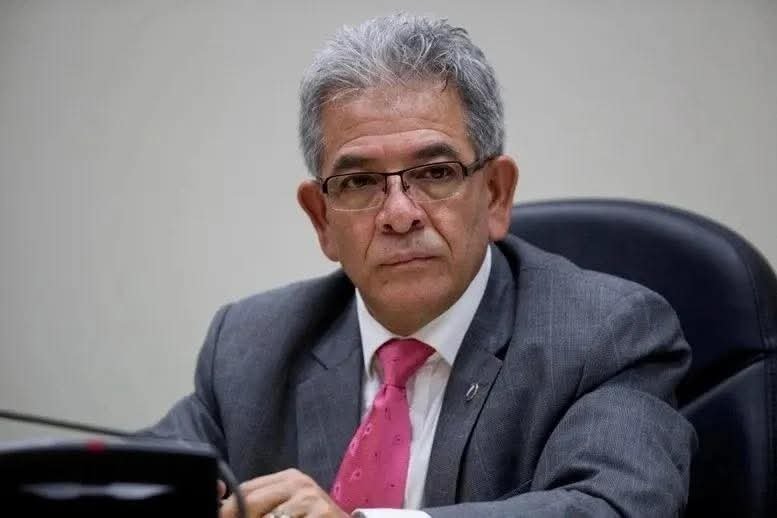 La sola noticia de la postulación del honorable juzgador <a href="/galvezz_Ma/">Miguel Ángel Gálvez</a>, no sólo es tendencia, ya creó un hambiente de alegría y esperanza en Guatemala, además tiene a todo el net trabajando horas extras desde un sanitario o una bacinica...amigo <a href="/BArevalodeLeon/">Bernardo Arévalo</a>, date cuenta 🇬🇹😌🙏