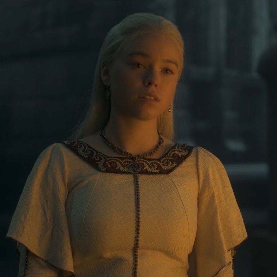 this is the rhaenyra that had jace….they grew up together….she was alone in that vipers den with just her little boy….god help me