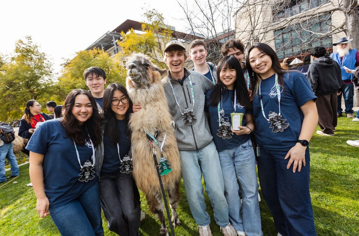 Christina tweet media