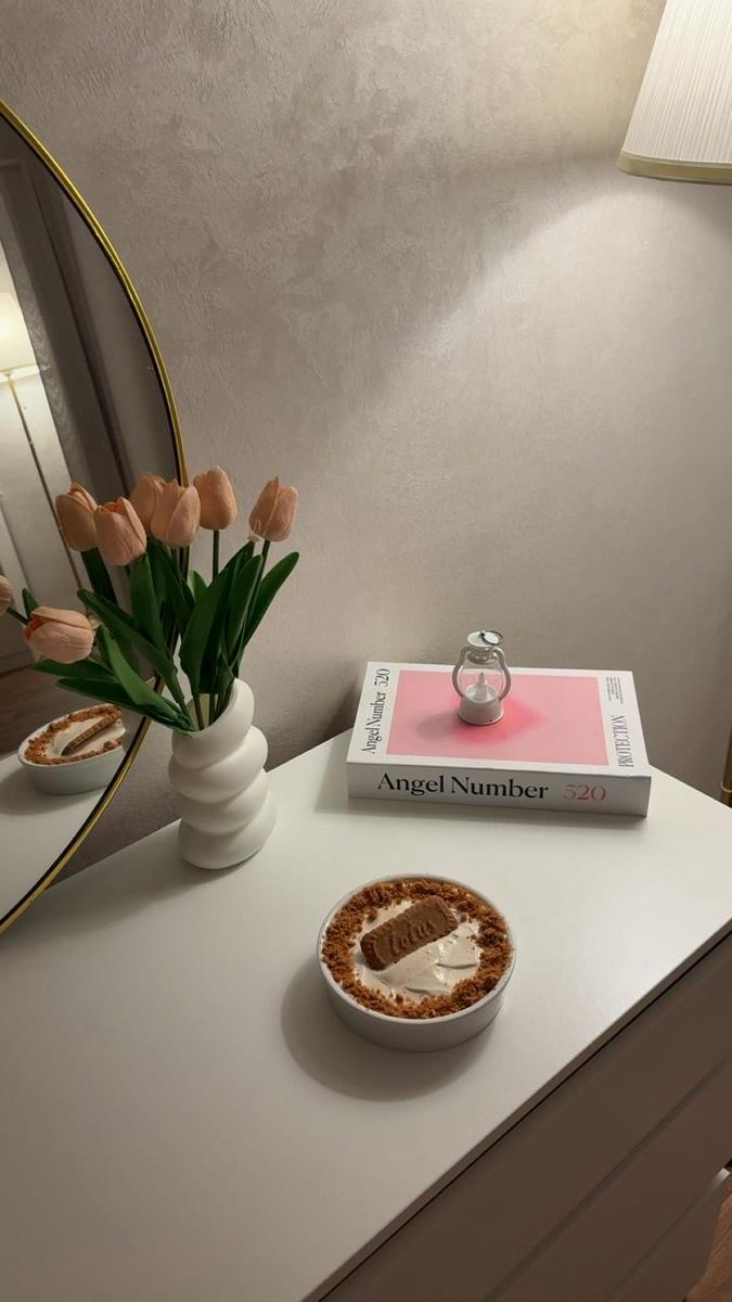 Night snack 💕 
what is y’all favorite night snack , mine is either fruits or a cheesecake and GN to everyone heading to sleep !!