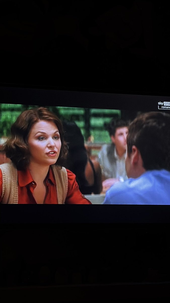 È mai possibile che io debba rivedermi per la milionesima volta il film “La veritá è che non gli piaci abbastanza”? Si lo so potrei andarmene a dormire (vista l’ora), ma la verità è che io adoro questo film! #filmirresistibili