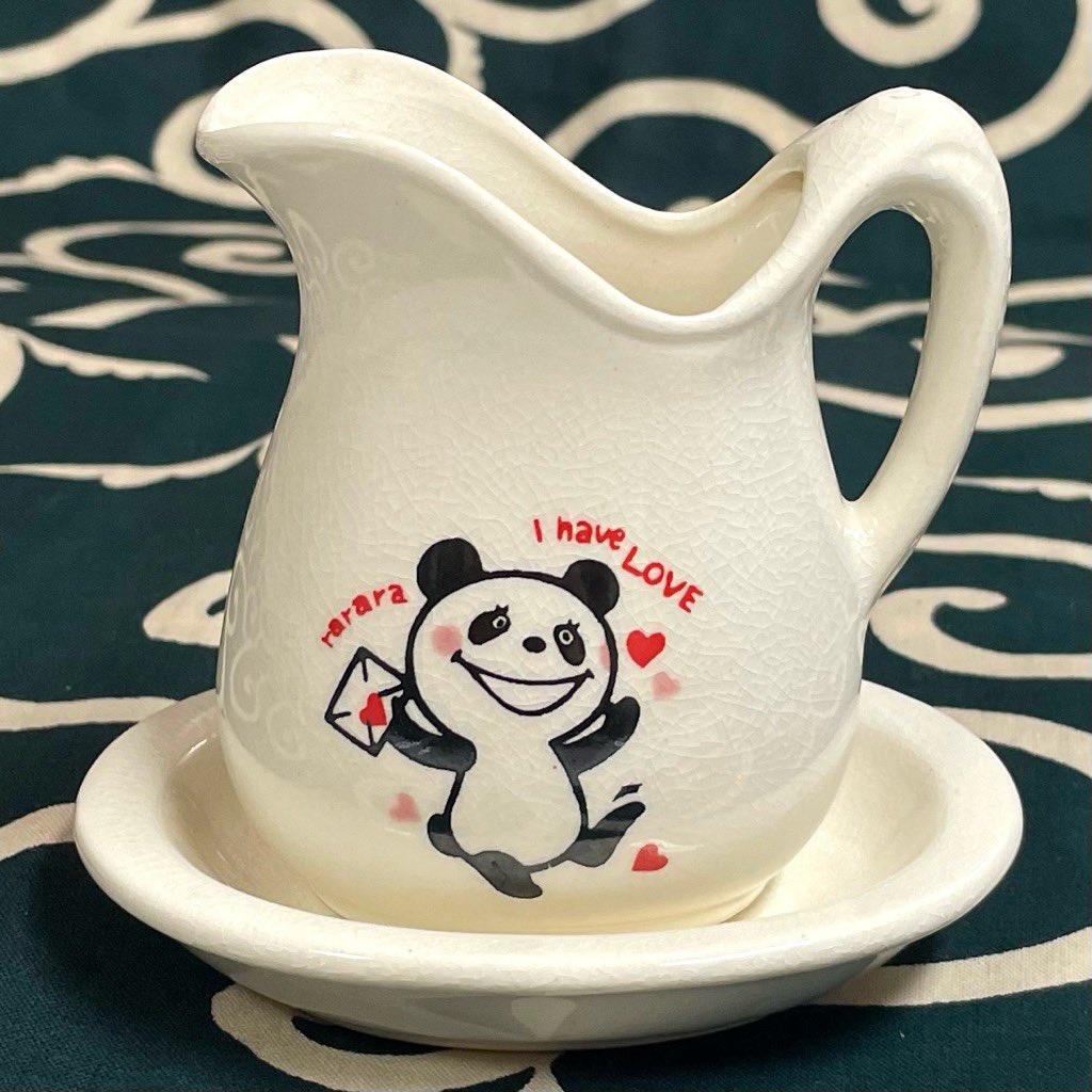 内藤ルネ さんのミニポットもやって来ました。 この三連休も休まずやっ