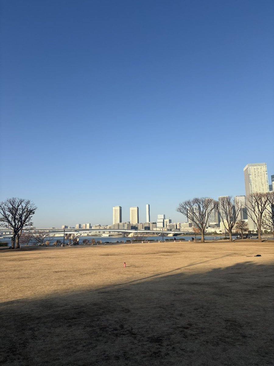 #ミスチルのSaturdayを聴きながらSaturdayinthepark
勝ってに作りました！
Saturday なんて幸せな曲なんだろう
風の歌を聴きながら
公園を散歩なんかどう？