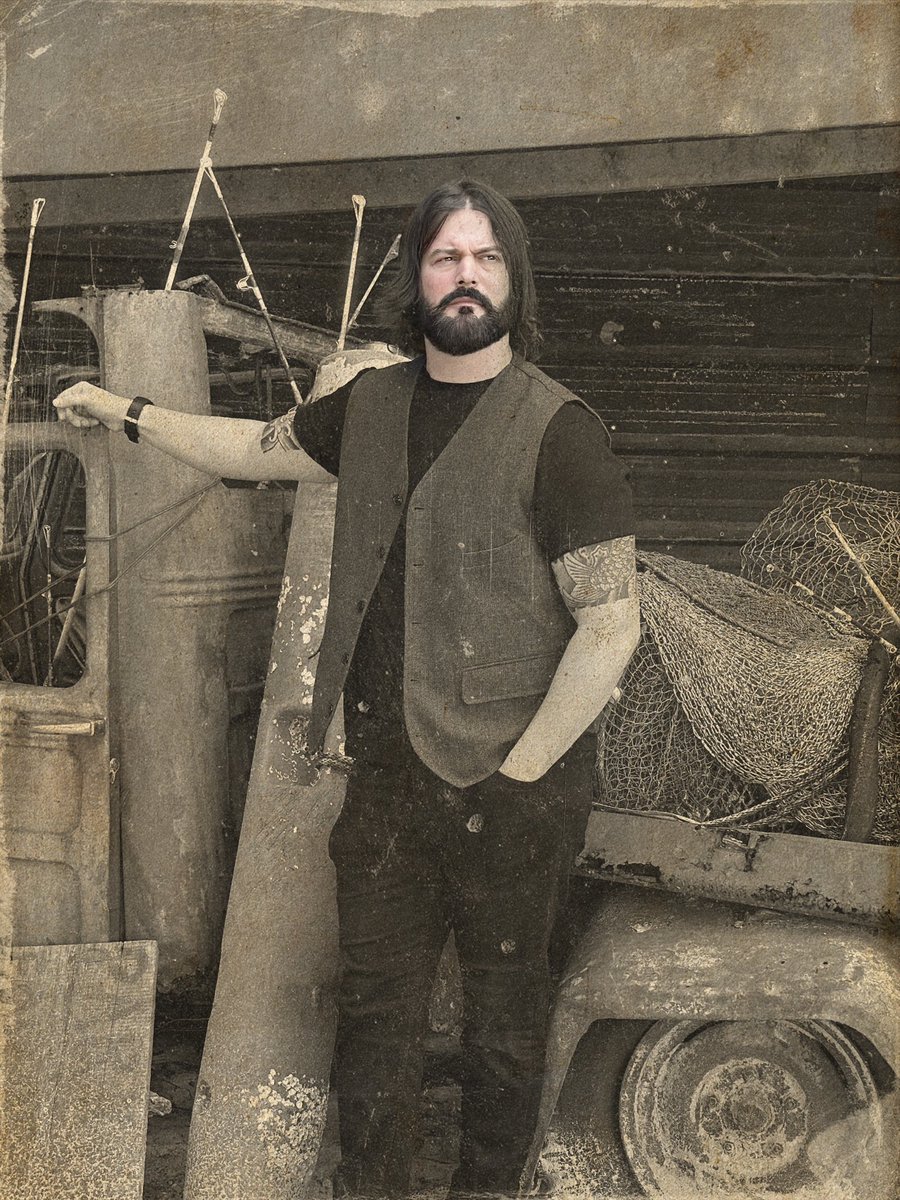 “Under This Cloud” out now. 🌧️
 
Spotify: rb.gy/5kzw83