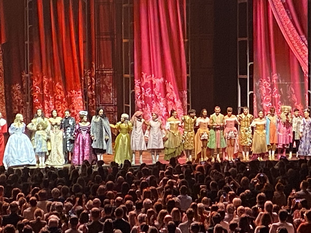 G27Marco's tweet photo. Bravo Roméo vous avez tous été formidables! #zenith #dijon #roisoleil https://t.co/tGXZqb74Pc