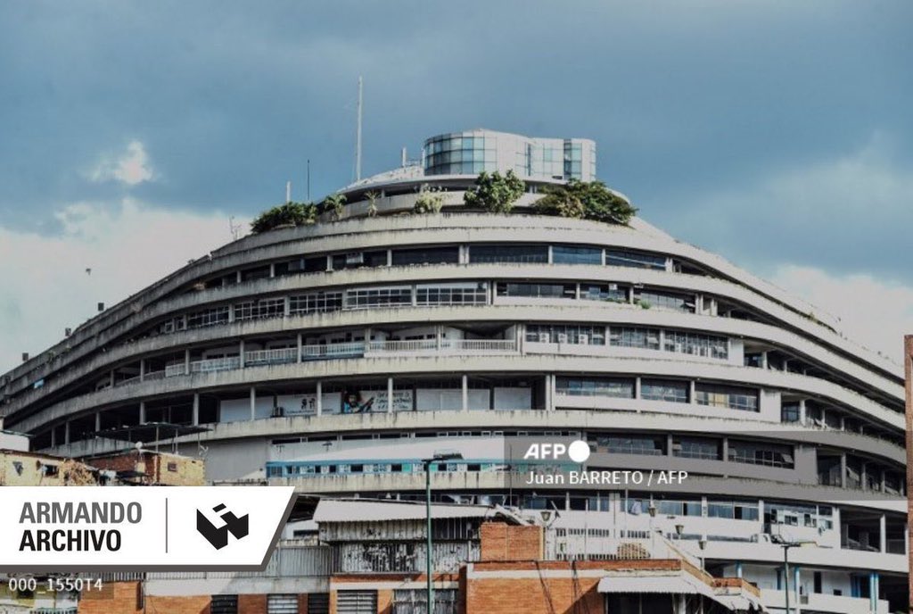Una pareja fue interceptada en Bello Monte por la CPNB. Les plantaron droga y luego los llevaron a la sede de la policía política de Caracas. Allí vivieron horas de terror hasta que sus familiares pagaron un rescate en dólares 
🔗bit.ly/3PcAx6X
#ArmandoHistorias2023👈🏻