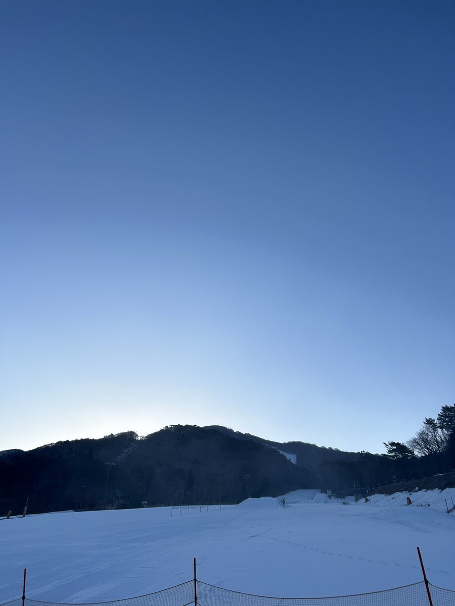 UTOPIASAIOTO's tweet photo. おはようございます☀
本日快晴‼️
アポリトニューモデルスノーボード試乗会開催です！
https://t.co/jflTAjnJ6k https://t.co/j9BjFT50GX
