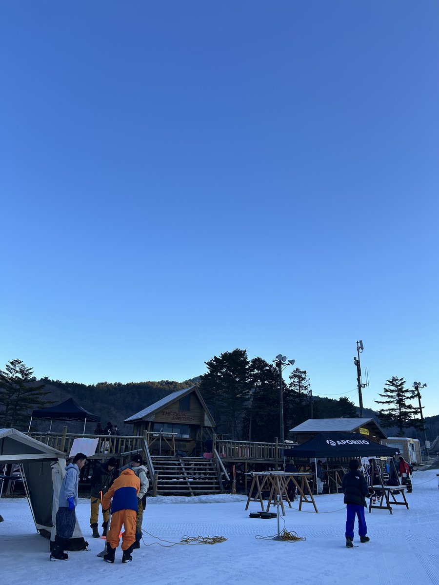 UTOPIASAIOTO's tweet photo. おはようございます☀
本日快晴‼️
アポリトニューモデルスノーボード試乗会開催です！
https://t.co/jflTAjnJ6k https://t.co/j9BjFT50GX