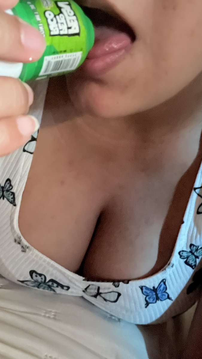 Tardecitas 😘😘 
ya que no e podido comerme el otro pelón pues de perdiss este de dulce 😅😅 como están mis cachonditooss