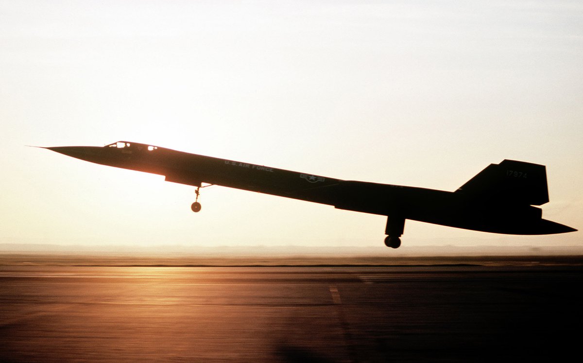 OnAviation_EN's tweet photo. The Titanium Thief: To build the SR-71 Blackbird, the US CIA had to secretly buy titanium from the Soviet Union (their enemy) through shell companies. The Soviets literally supplied the metal for the plane designed to spy on them! 🇷🇺🇺🇸 https://t.co/YZhQQtEftf