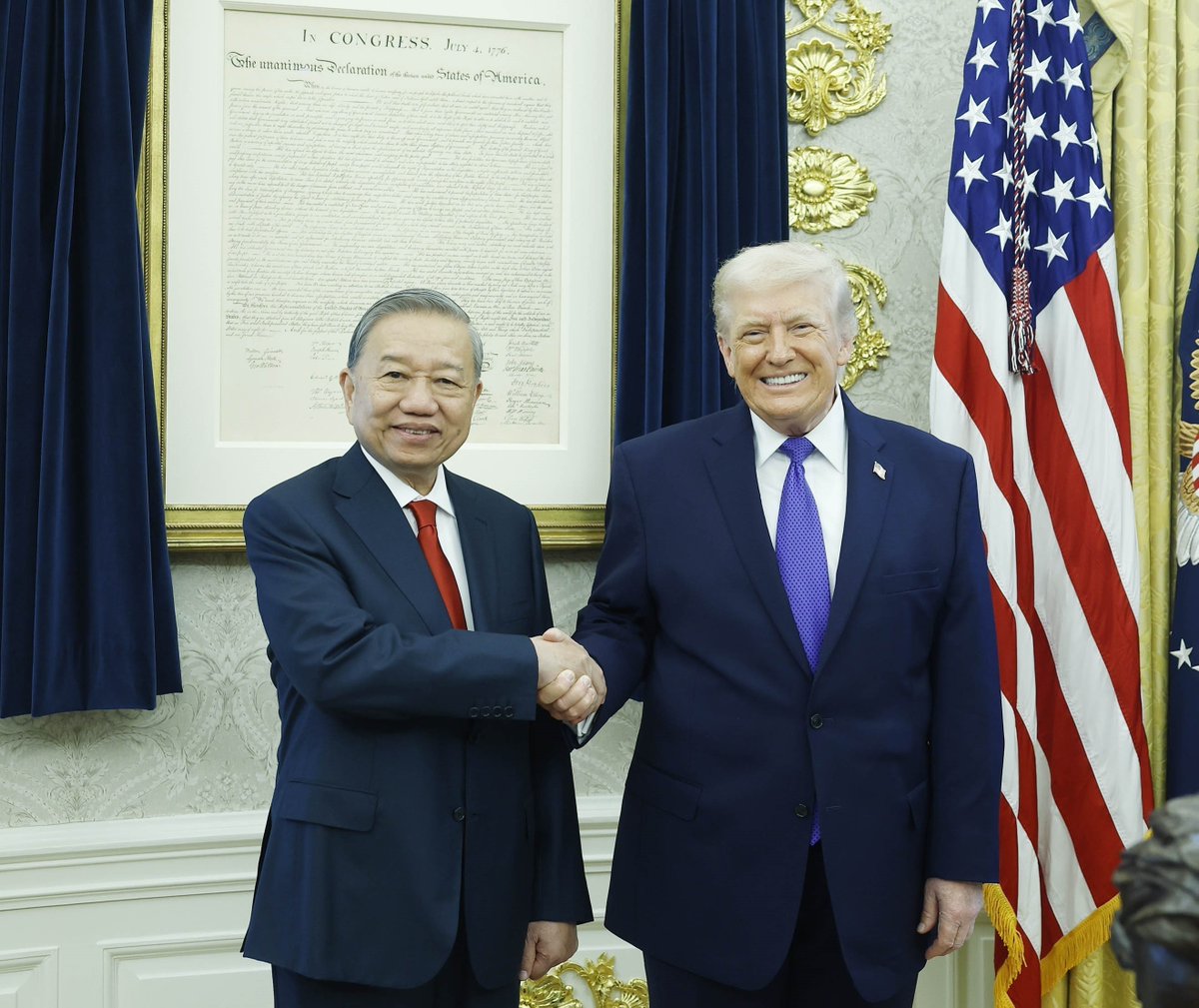 VietnamNewsVNS's tweet photo. 🇻🇳🇺🇸 Receiving Party Gen.Sec. Tô Lâm at the White House, US President @DonaldTrump said he highly valued Việt Nam's efforts to balance bilateral trade &amp; responded positively to Việt Nam's proposals for cooperation with the US in economic, sci-tech fields.
📸 VNA/VNS Photos https://t.co/0iOWvVZNJT