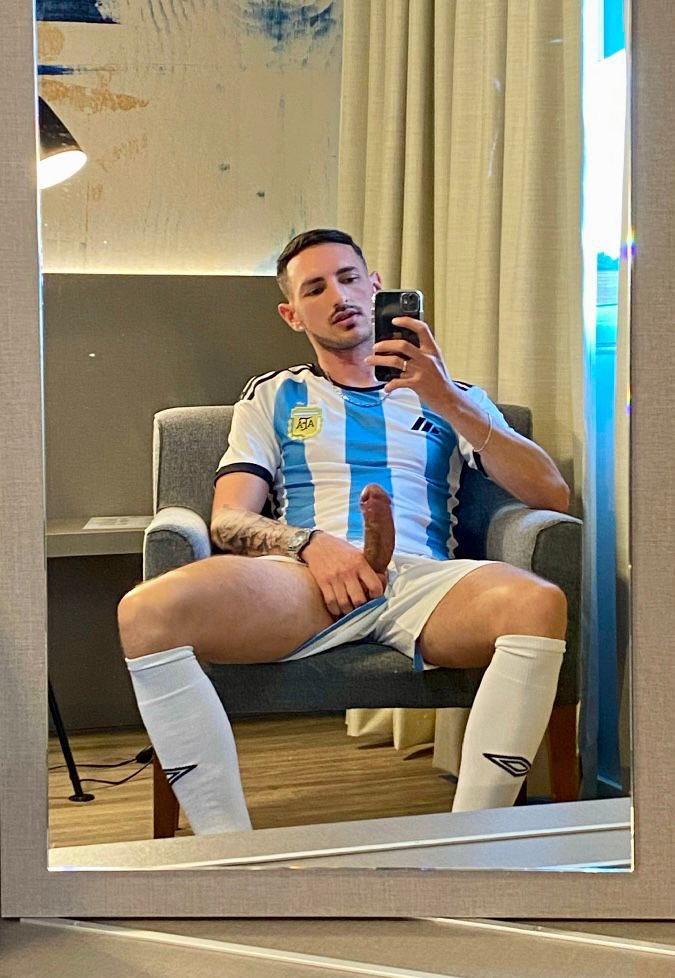 Xebas_tian tweet media