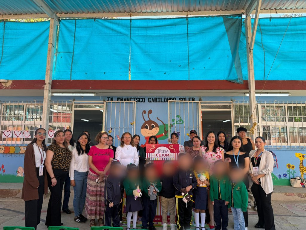 cejumver's tweet photo. 🎭✨ Presentamos la obra de teatro guiñol “Mercedes quiere ser bombera” en Xaltepec, Banderilla, para niñas y niños del Jardín “Francisco Gabilondo Soler”, promoviendo la igualdad entre las infancias. 👧🏻

@rocionahle @ahuedricardo 

#PorAmorALasMujeres https://t.co/cpH6GZTuU9