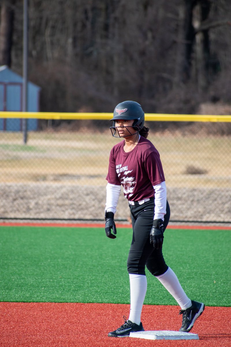 UMESHawksSB's tweet photo. 🥎 𝐓𝐇𝐄 𝐖𝐎𝐑𝐊 𝐂𝐎𝐍𝐓𝐈𝐍𝐔𝐄𝐒 🥎

UMES sharpens up at practice as the season rolls on! 

📸 (Ian Boston)

#HawkPride | #SoarAboveandBeyond | #HBCUMade https://t.co/5OhBUANwu9