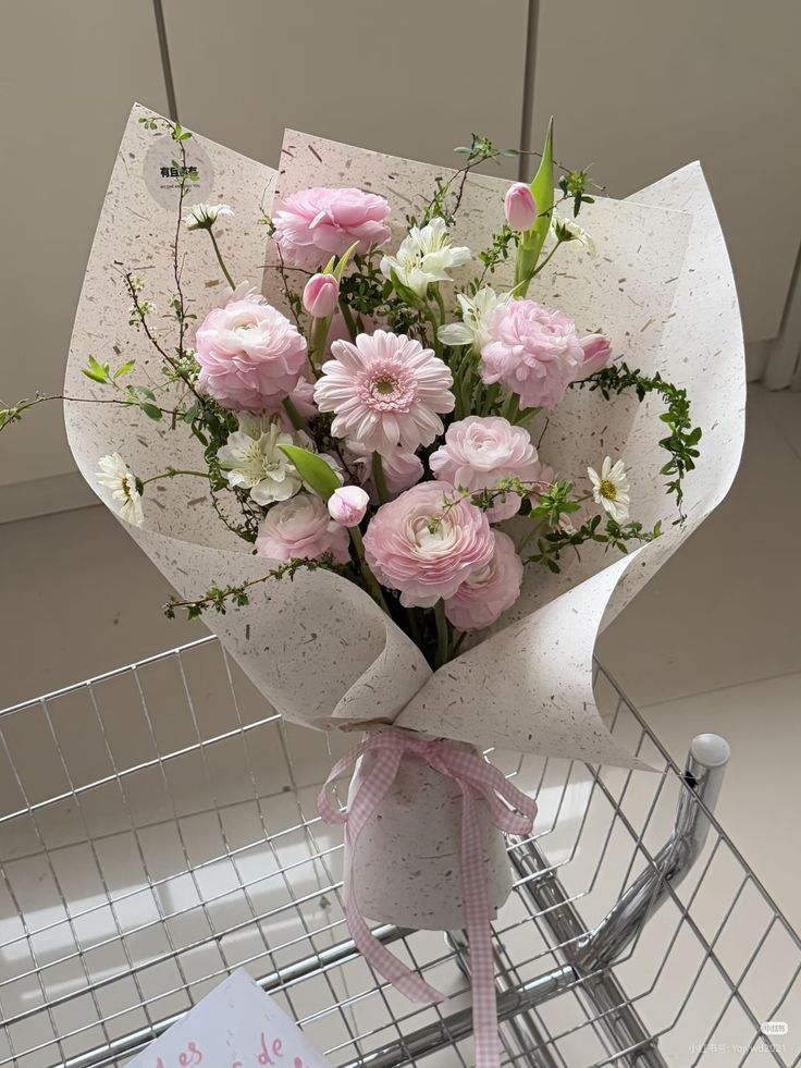 <a href="/jungleeanu/">야옹ּIAN˖</a> Happy comeback my dd jungleeanu! 'Rude' is such a BOP dah kata abang, bikin candu. I've had it on repeat since it dropped. Tebak udah berapa kali abang puter? #Intinya abang proud of you, dd! Jangan lupa ajakin abang geal-geol di backstage.