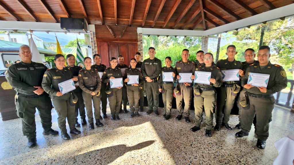 PoliciaMeta's tweet image. ✨Hoy despedimos con orgullo a 60 Auxiliares de Policía que culminan su servicio militar tras una etapa de aprendizaje, compromiso y vocación por la comunidad. 
#S2D #Dignidad👮🏻‍♂️🇨🇴