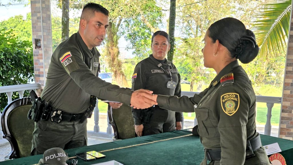 PoliciaMeta's tweet image. ✨Hoy despedimos con orgullo a 60 Auxiliares de Policía que culminan su servicio militar tras una etapa de aprendizaje, compromiso y vocación por la comunidad. 
#S2D #Dignidad👮🏻‍♂️🇨🇴