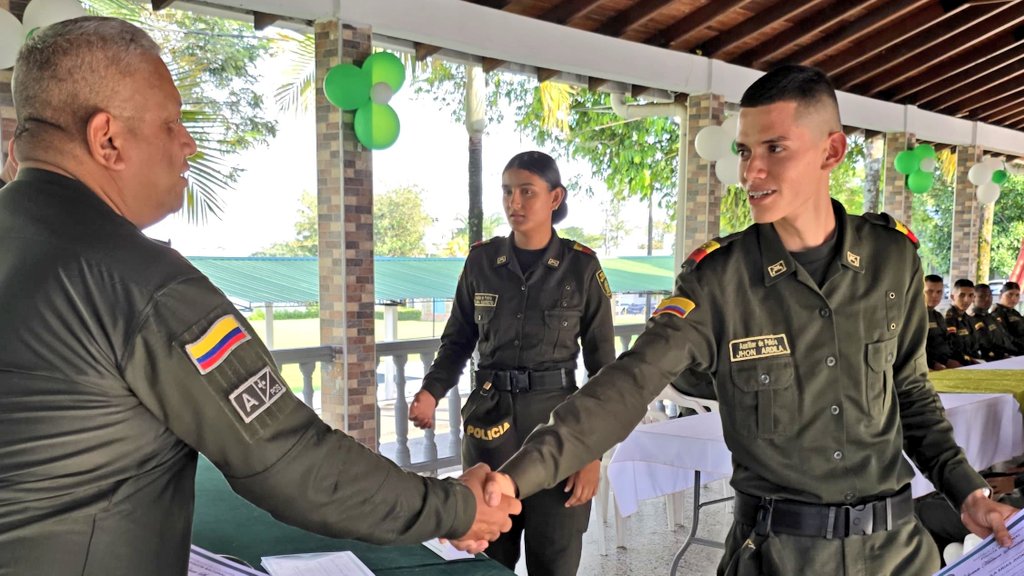PoliciaMeta's tweet image. ✨Hoy despedimos con orgullo a 60 Auxiliares de Policía que culminan su servicio militar tras una etapa de aprendizaje, compromiso y vocación por la comunidad. 
#S2D #Dignidad👮🏻‍♂️🇨🇴