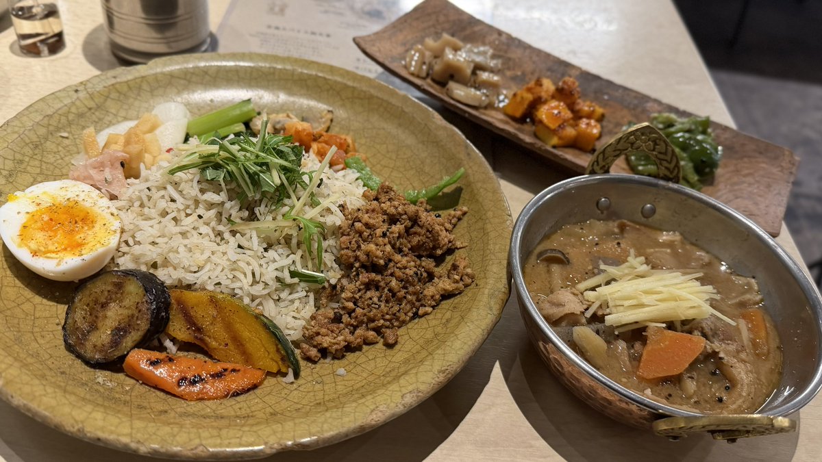 ryonoakuma's tweet photo. 京都に来たので朝からスパイスをキメる https://t.co/uRWUgFK6Ns