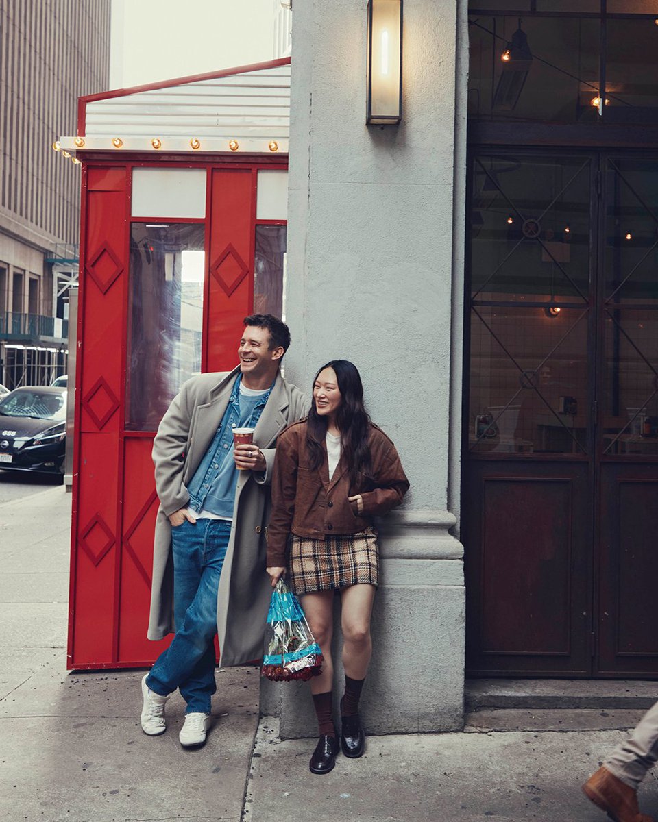 Fall in love again and again with Benedict Bridgerton and Sophie Baek

netflix.com/tudum/features…