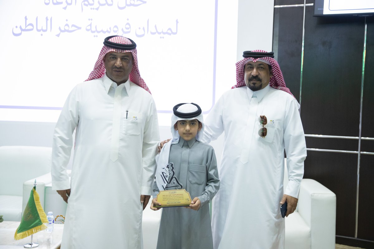 FrusiyaHB's tweet photo. تكريم ✨
راعي جوائز الجمهور : 
ابو فيصل للتراث ( سعود مطر العنزي ) 
راعي جوائز الجمهور : 
مجموعة محمد العلي التجارية 
راعي جوائز الجمهور :
الأستاذ محمد بن صالح المطيري 

#ميدان_فروسية_حفرالباطن https://t.co/SAwuNPPCd8