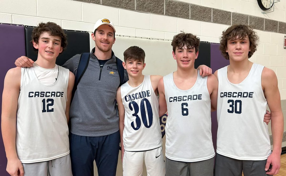 SueKnepper57's tweet photo. 2023 Green GrandSons all in tournament play!  Go Cougars, Go Bobcats! https://t.co/vYTf5CFBc3
