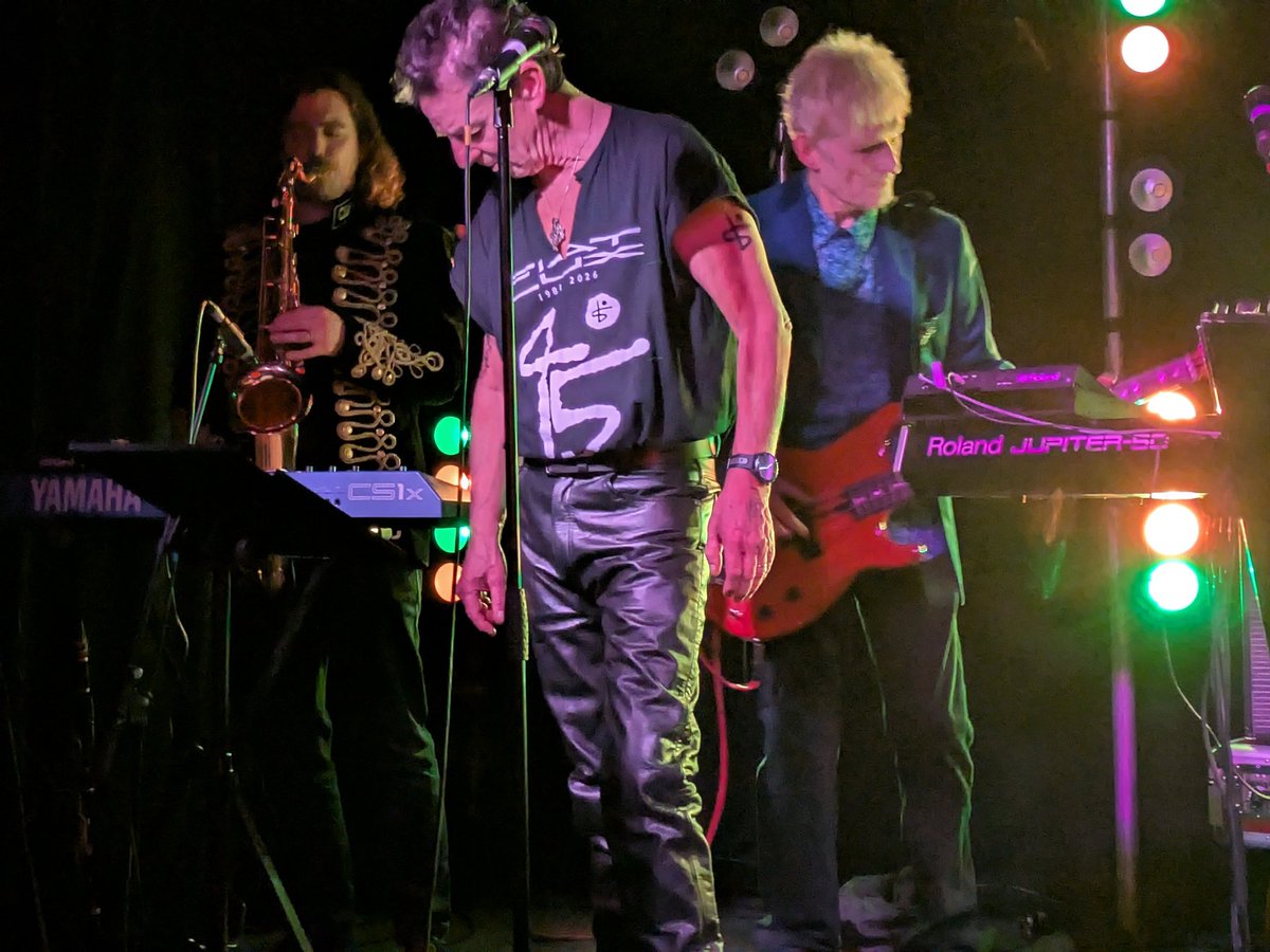 Tom Jones tweet media