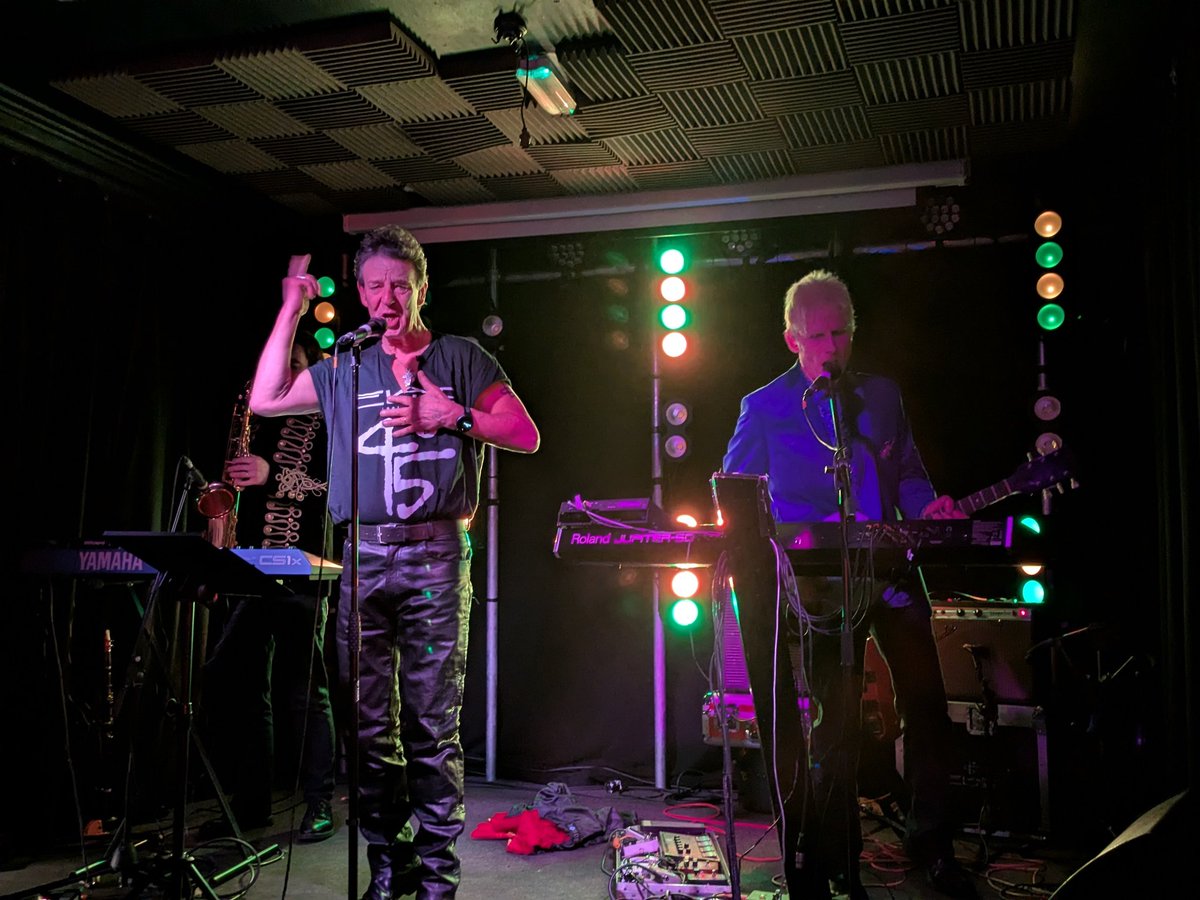 Tom Jones tweet media