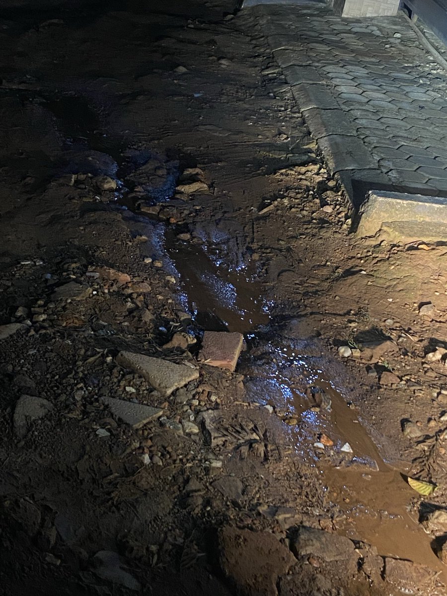 iamthatguy224's tweet photo. @wasac_rwanda Not sure what’s going on but looks like water is leaking, this cant be a water source. (Location:behind Museum in kanombe) https://t.co/LlPIxlqqEf