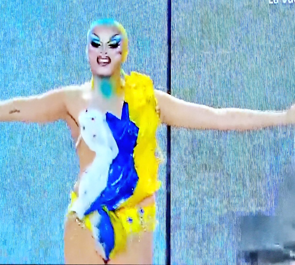 Ciritss's tweet photo. Yo toda la actuación de Drag Shiki #DragQueenLPGC https://t.co/n4aILIlZlO