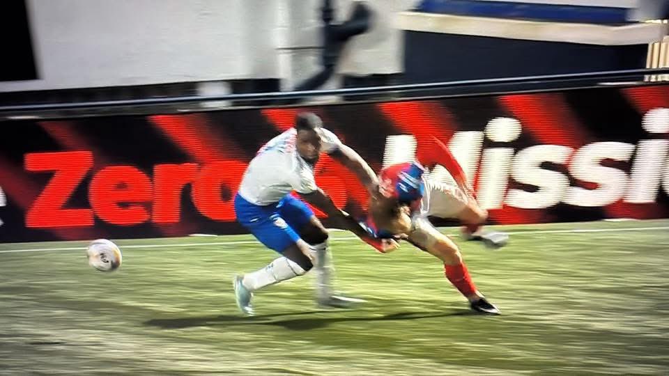 This sums up Ross Hardie’s officiating performance tonight. Guess which way the foul went….