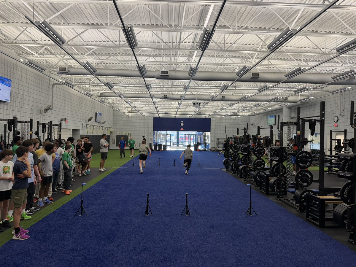 Coach_Higgins68's tweet photo. 100 strong on Fast Friday with our incoming 7th/8th grade student-athletes! 🐆💨 https://t.co/KrGd9tSEdF