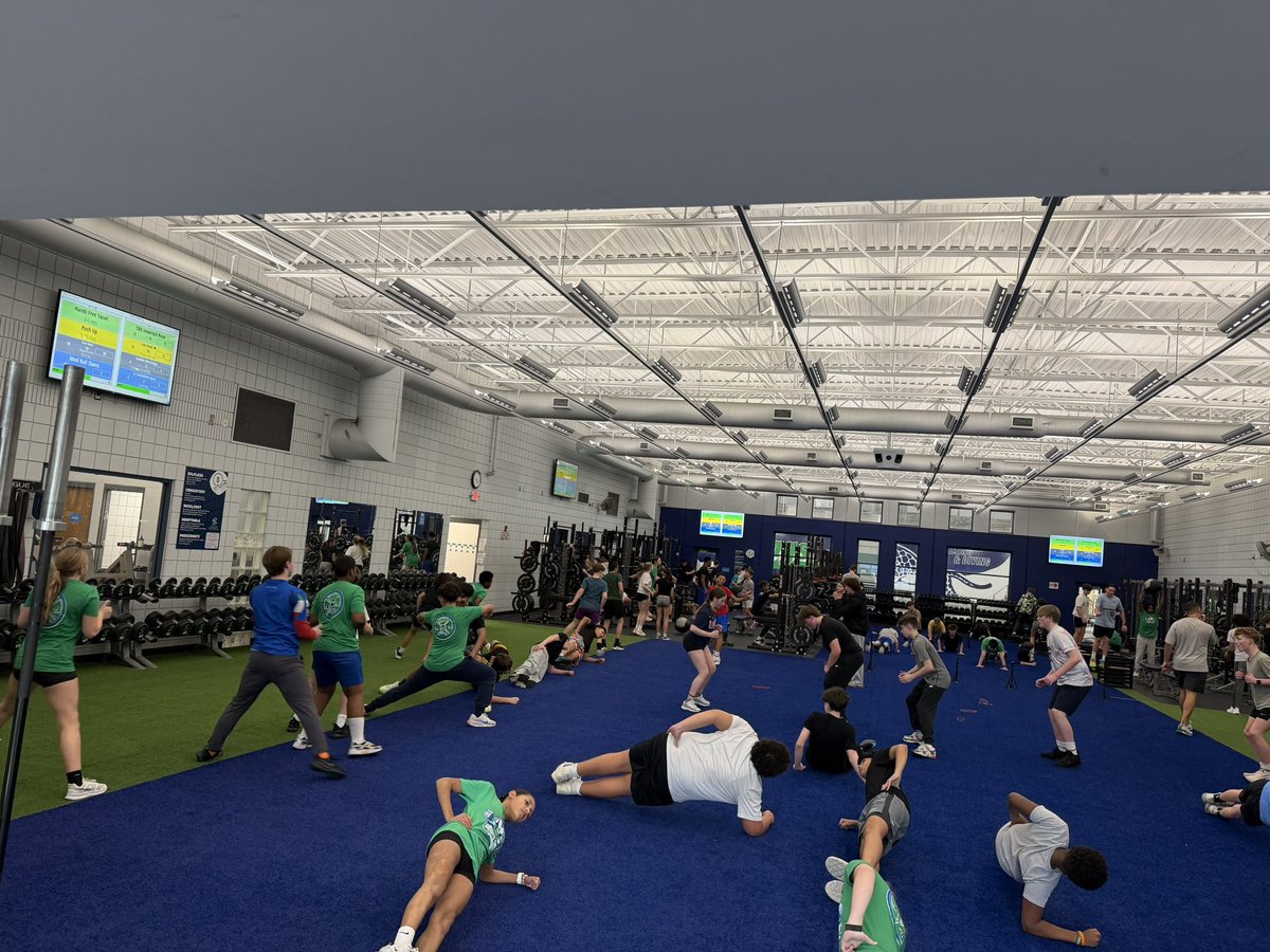 Coach_Higgins68's tweet photo. 100 strong on Fast Friday with our incoming 7th/8th grade student-athletes! 🐆💨 https://t.co/KrGd9tSEdF