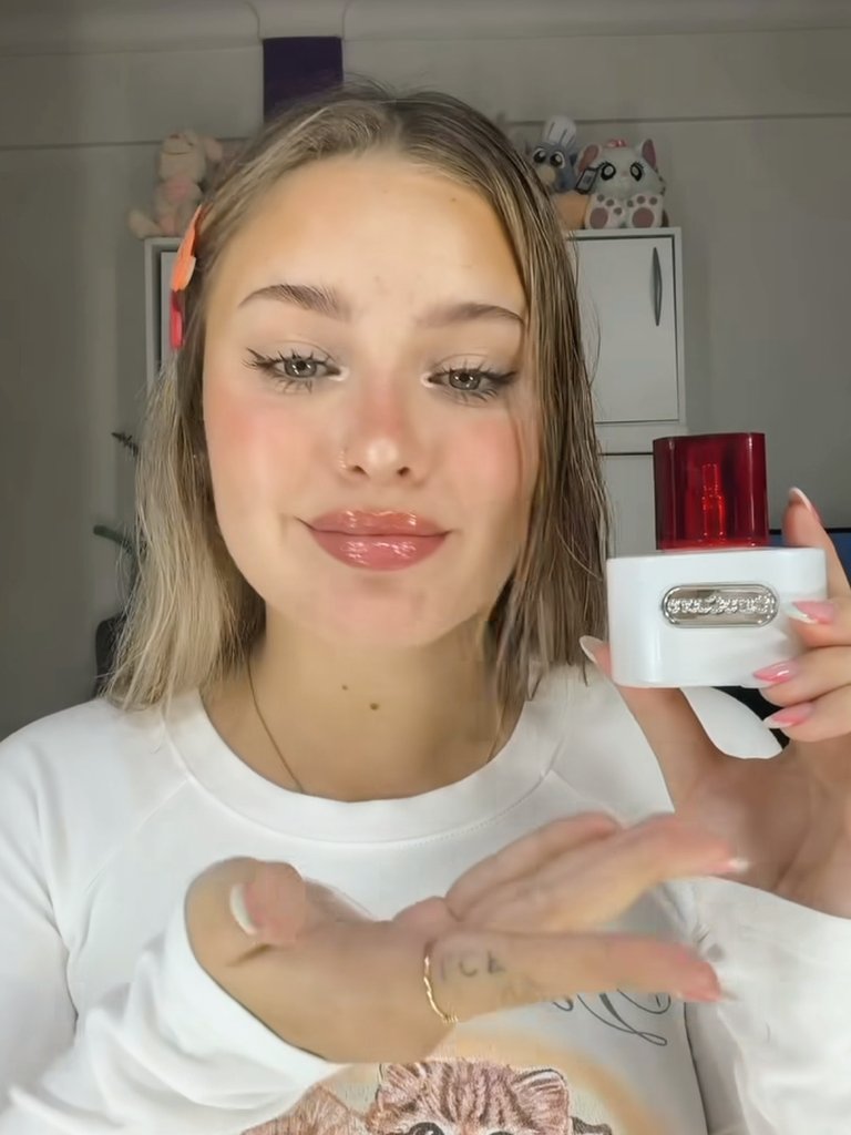 Coty para #CaroCuore vía Instagram ✨️
🔗: instagram.com/reel/DU-69ZLjb…