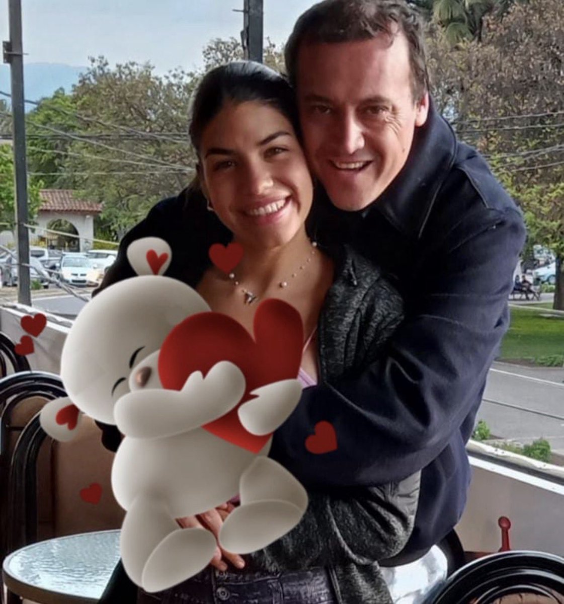 Oye <a href="/MaxLobosCL/">Maximiliano Lobos Lacoste</a> y cuando conociste a tu polola en el pasaapoga tenía el carnet a la vista o no?