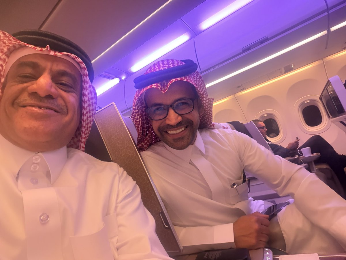 سرني لقاء الدكتور طلال العبلان <a href="/dr_TalalK/">د طلال العبلان</a> رئيس نادي #الحزم والإطلاع على أفكاره الرائعة لمواصلة الإرتقاء بالنادي العزيز في مختلف ألعابه وفي كافة الفئات والألعاب التي يشارك فيها حزم الصمود والتحدي.
بالتوفيق يا دكتور ونرى الحزم كما هو دائماً متوهجاً وحاضناً لشريحة كبيرة من شباب الرس