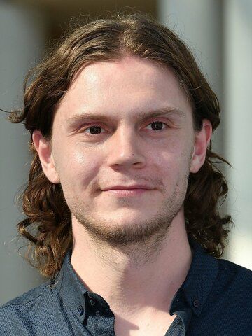 screenrant's tweet photo. #SimoneAshley, #EvanPeters and #SamClaflin are set to star in Dominic Savage’s upcoming modern-day love story titled, Falling. ❤️‍🔥

Source: The Hollywood Reporter https://t.co/GcfdqLYp2b