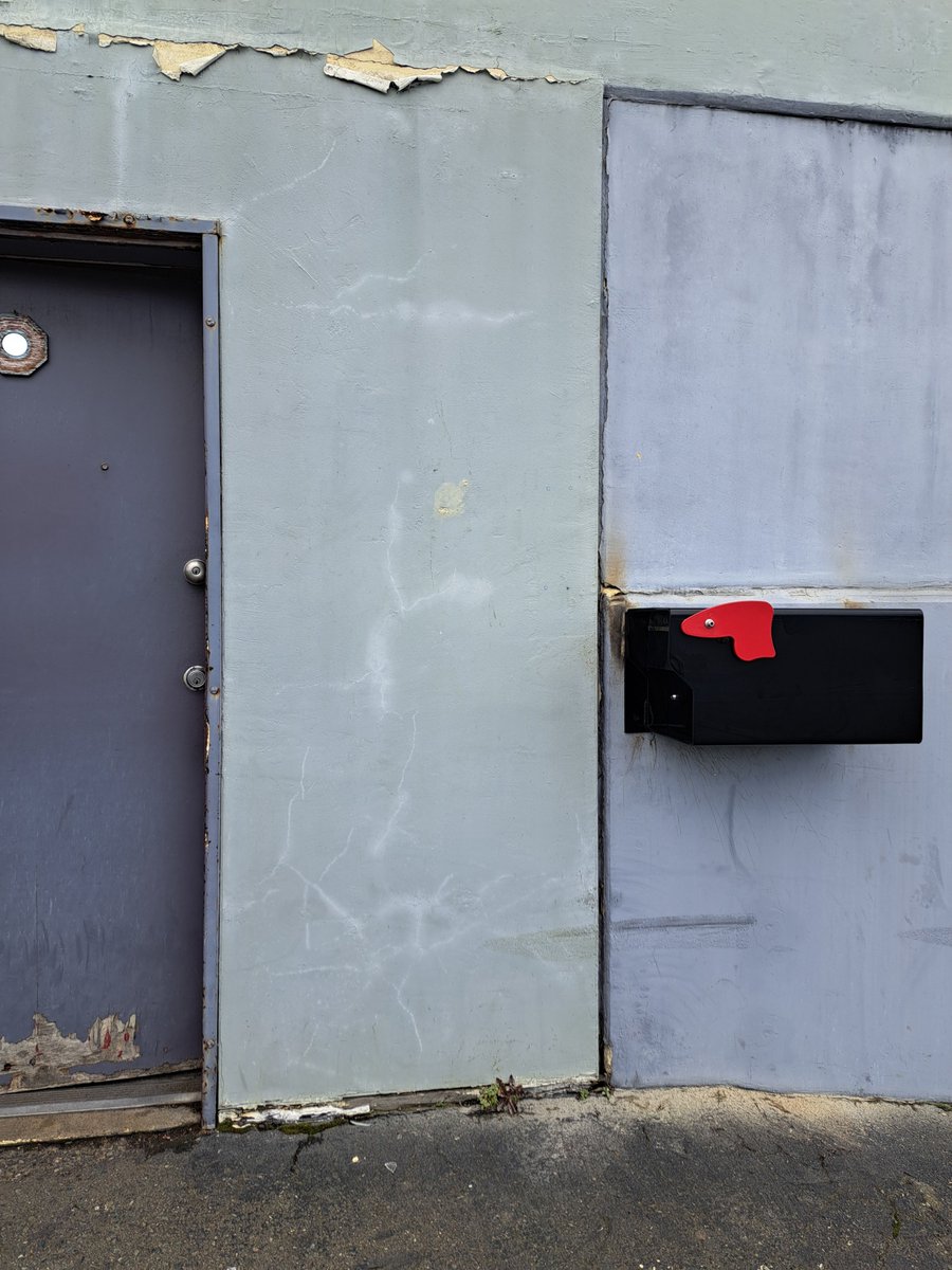 ReedBroSecurity's tweet photo. We installed a custom Fort Knox mailbox for one of our commercial clients in Oakland. Fort Knox mailboxes are very secure, heavy duty mailboxes.

#reedbrotherssecurity #bayare #oakland #SF #mailbox #fortknox #locksmith #breakin https://t.co/wol3pPA30P