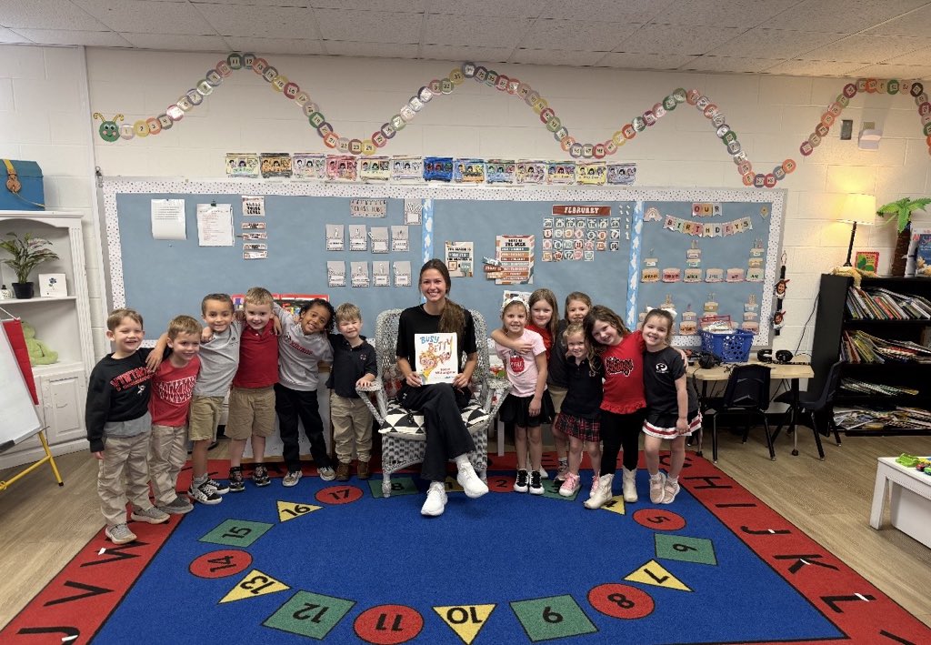 MercerWSoccer's tweet image. Proud to spend the morning connecting with our community ❤️📖🐻 

#GOBEARS | #MUWS