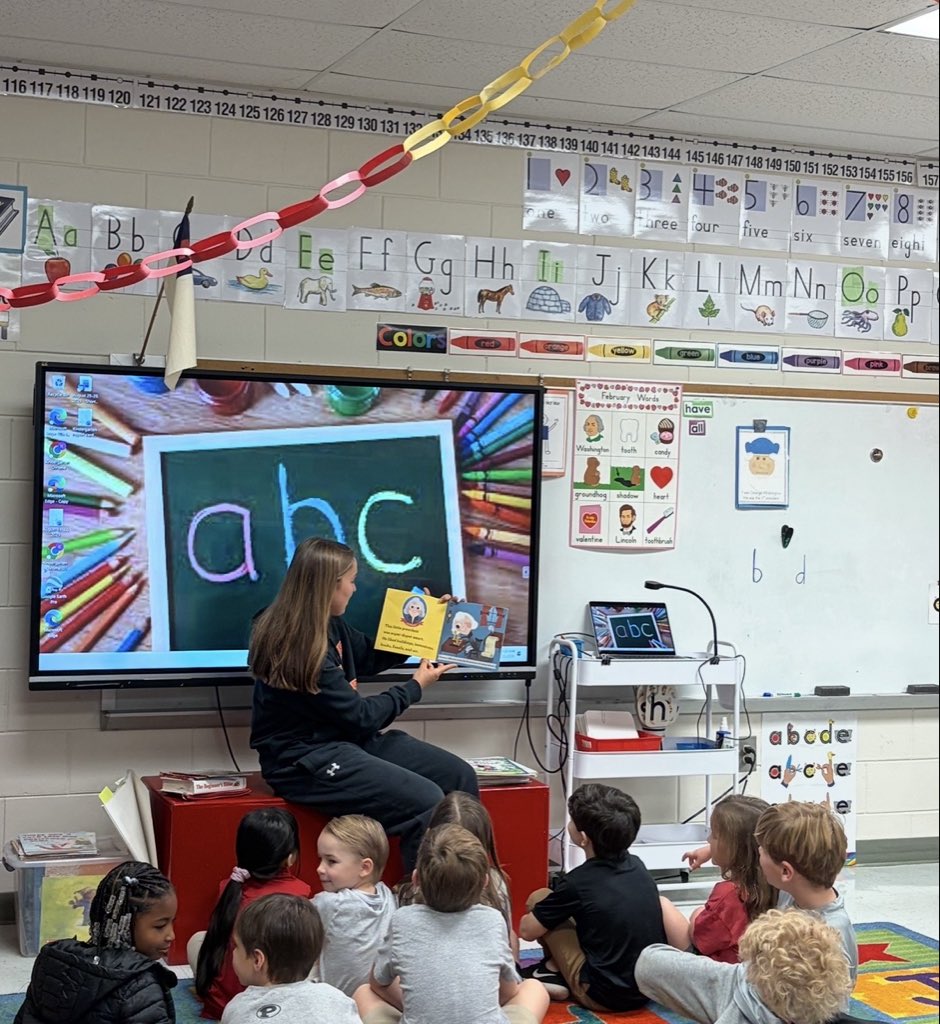MercerWSoccer's tweet image. Proud to spend the morning connecting with our community ❤️📖🐻 

#GOBEARS | #MUWS