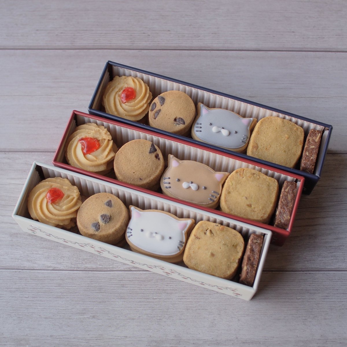 ibake_at's tweet photo. ねこのきもちマルシェ
本日から🐈
クッキー缶などお菓子色々ご用意しております♪
ぜひお越しください🐈‍⬛
I BAKE はブースNo.53です
第6回ねこのきもちマルシェ
・主催:（株）ベネッセコーポレーション
・開催日：2026年2月21日（土）～22日（日）　11時〜17時
・会場：浅草台東館7階 https://t.co/uq7yAAS7rx