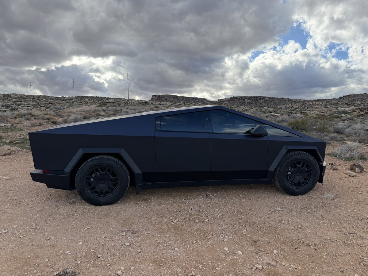 ThomasPilcher6's tweet photo. Matt black phantom blue https://t.co/kB7VEiy2I0