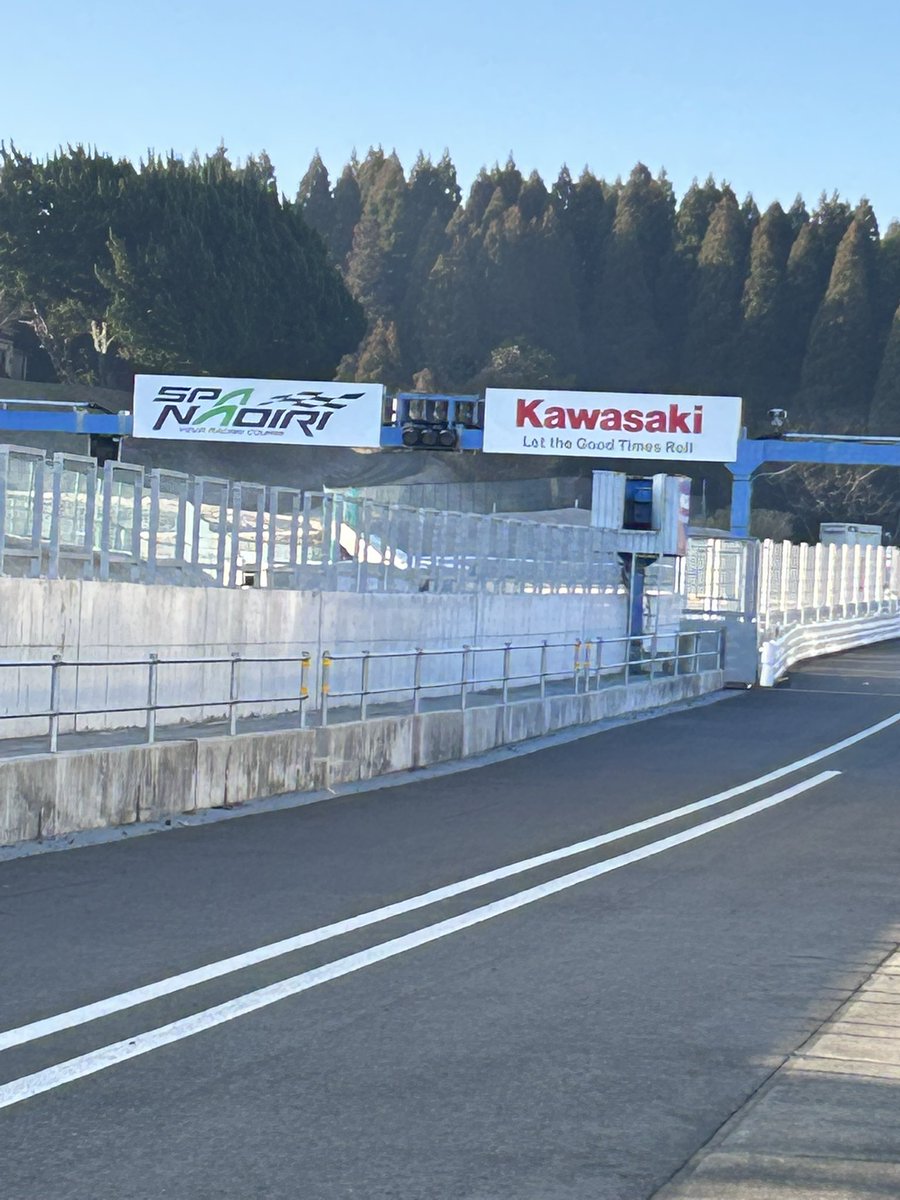 XJap17's tweet photo. スパ直入キター🤣
スパ西浦は、海沿い
スパ直入は、山の中
#snmp
#スパ直入
#ninja650
#berik
#しゃぼん玉 https://t.co/raG40M5pwi